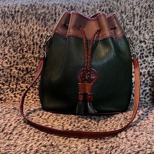 Vintage Dooney & Bourke Bucket Bag ✨